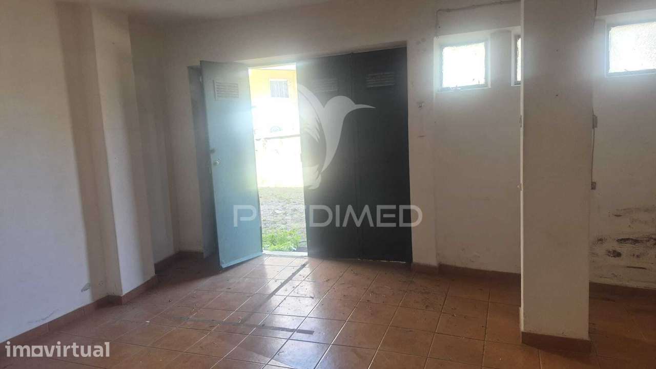 Garagem junto à estação de Rio de Mouro, Sintra - Grande imagem: 5/7