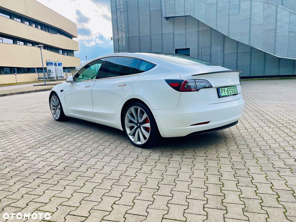 Tesla Model 3 Langstreckenbatterie Allradantrieb Dual Motor Performance - 17