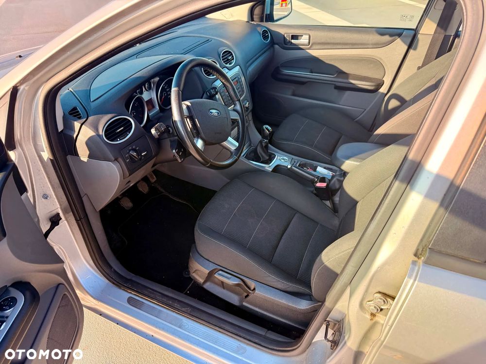 Ford Focus 1.8 Titanium - 12