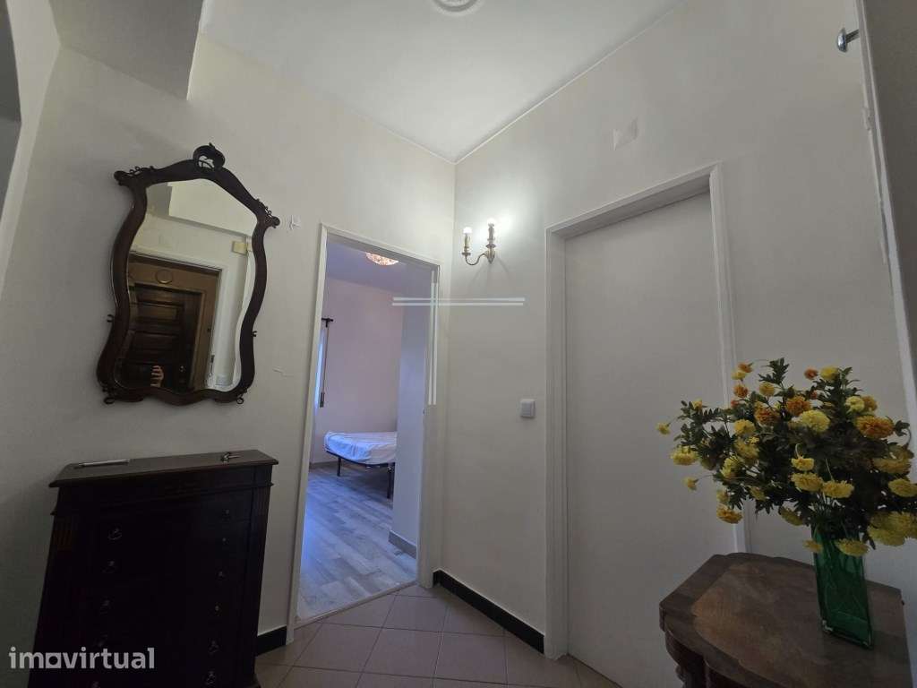 Apartamento T1, com varanda e parqueamento - Avenidas Novas - Grande imagem: 5/17
