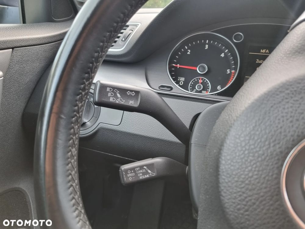 Volkswagen Passat 2.0 TDI Highline - 17