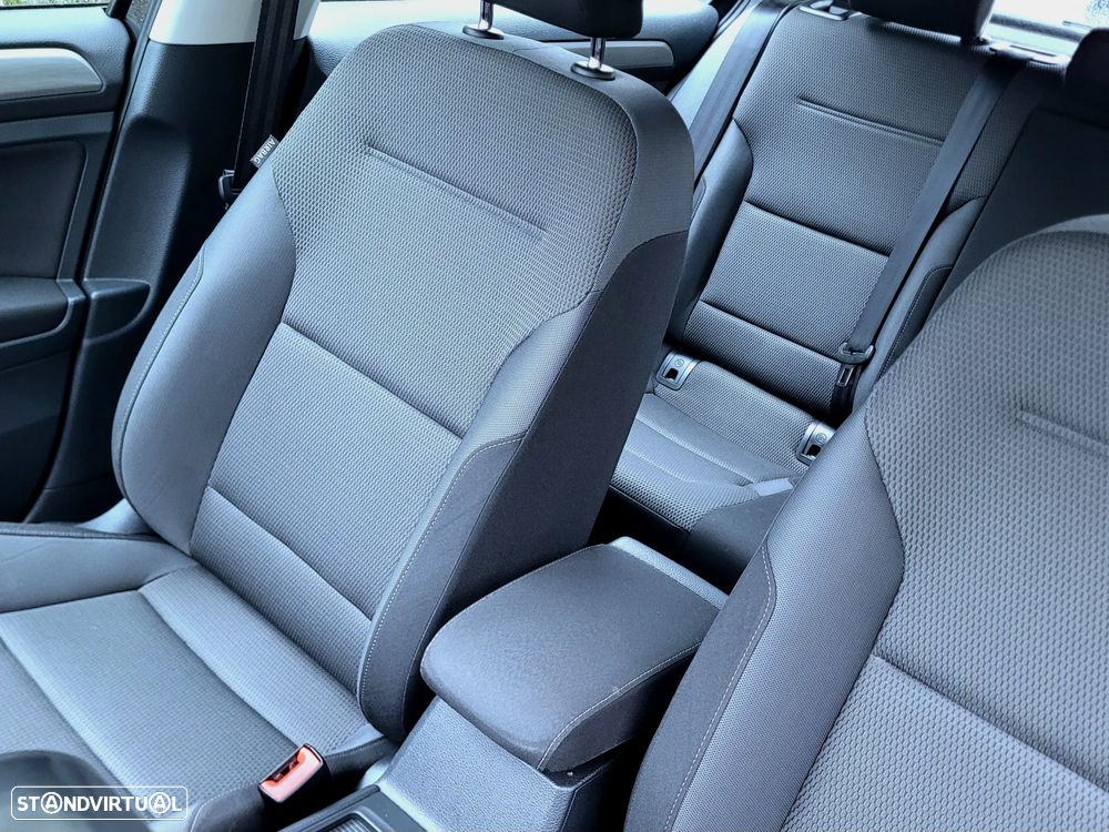 VW Golf 1.6 TDi BlueMotion Confortline - 23