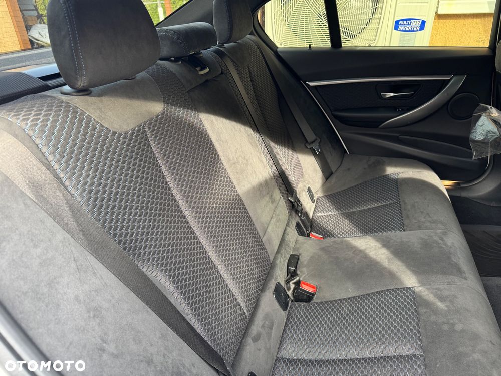 BMW Seria 3 330e iPerformance M Sport - 21