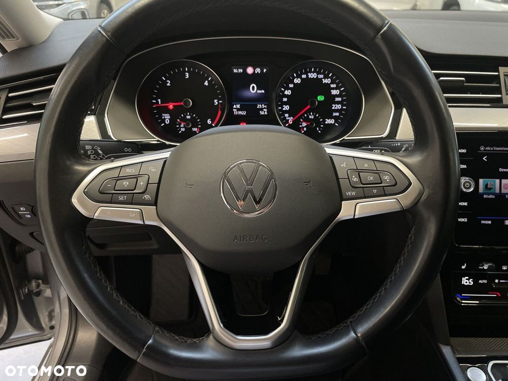 Volkswagen Passat - 25