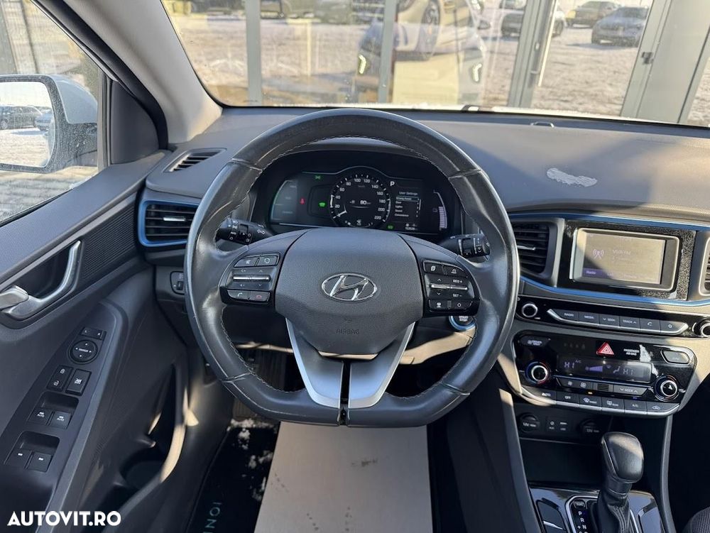 Hyundai IONIQ - 13