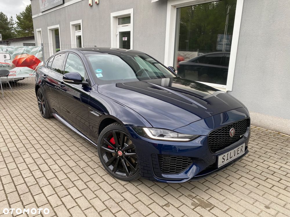 Jaguar XE P300 AWD R-Dynamic HSE - 11