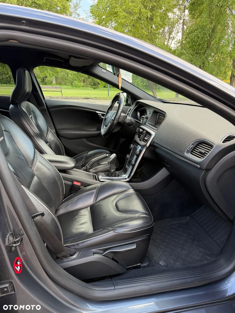 Volvo V40 D3 R Design - 11