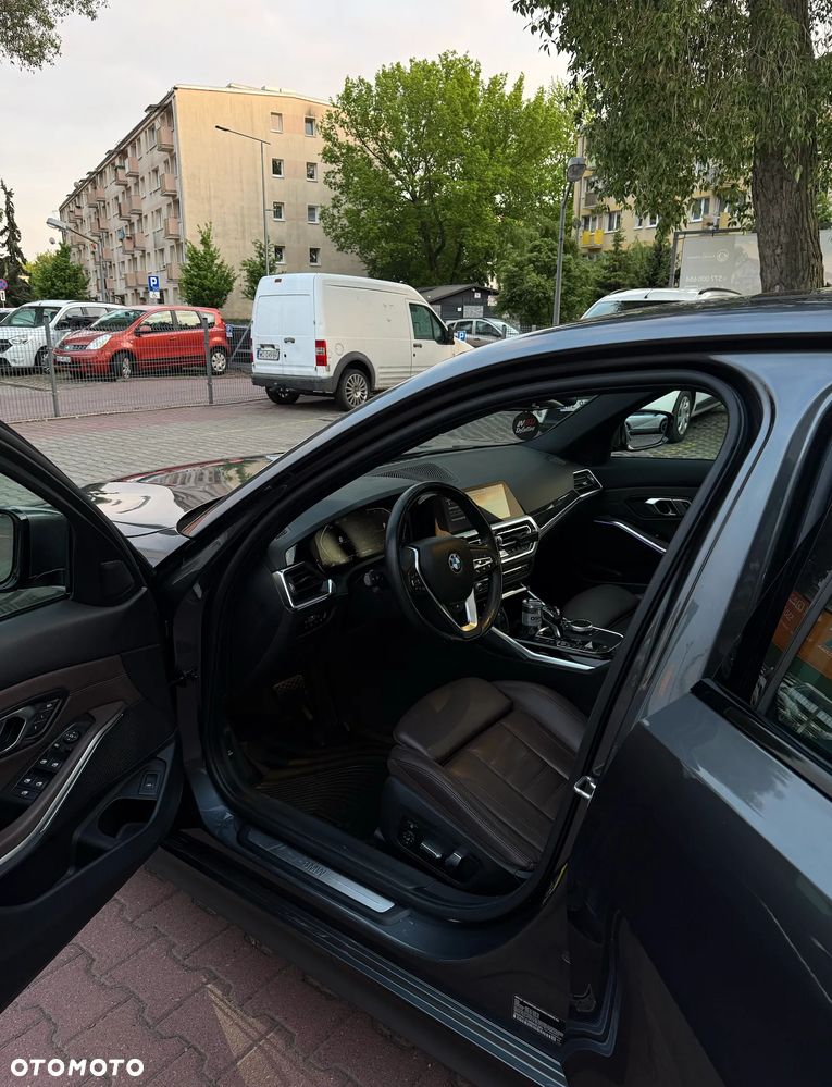 BMW Seria 3 330i xDrive M Sport - 5