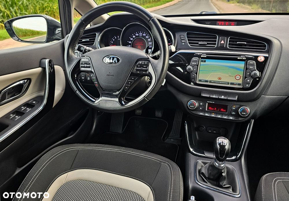 Kia Ceed 1.6 CRDi 128 Platinum Edition - 25