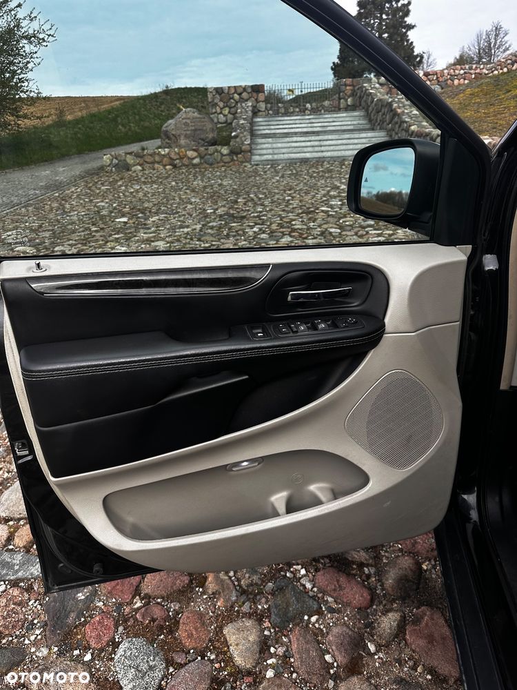 Chrysler Town & Country 3.6 Limited - 20