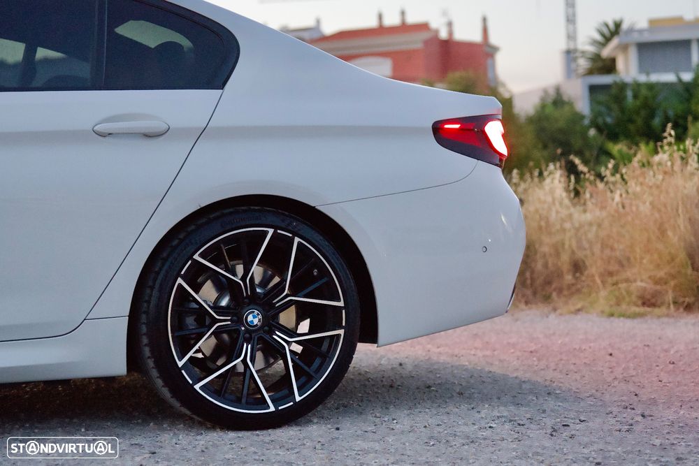 BMW 530 e Pack Desportivo M - 12