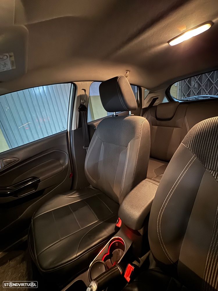 Ford Fiesta 1.0 EcoBoost Titanium - 10