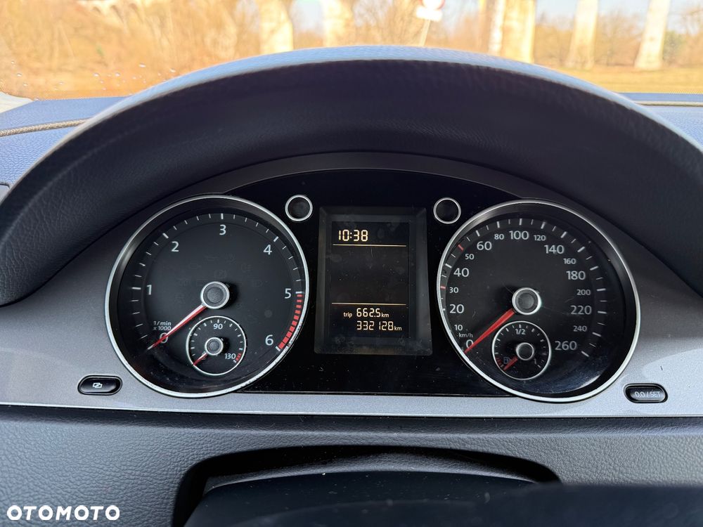 Volkswagen Passat 2.0 TDI DPF Highline - 5