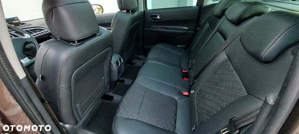 Peugeot 3008 PureTech 130 Stop & Start GPF Allure Business-Paket - 24
