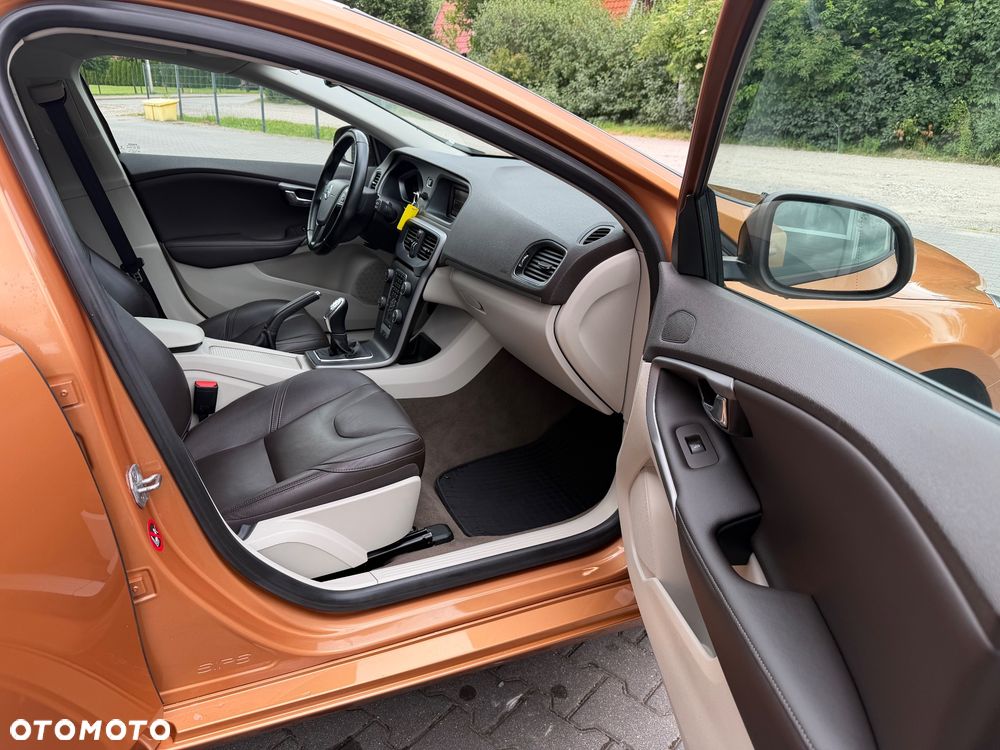 Volvo V40 T3 R Design - 18