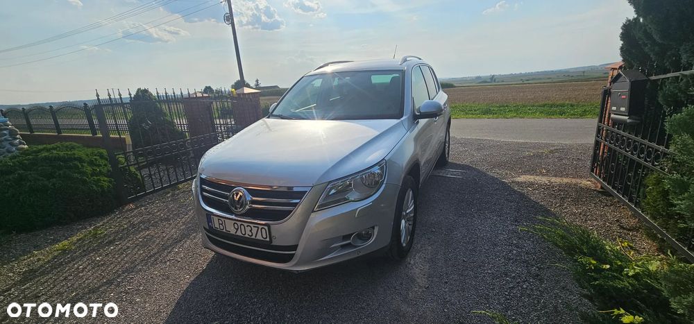 Volkswagen Tiguan - 1