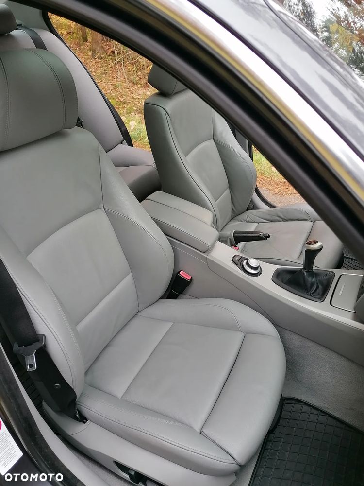 BMW Seria 3 325xi - 17