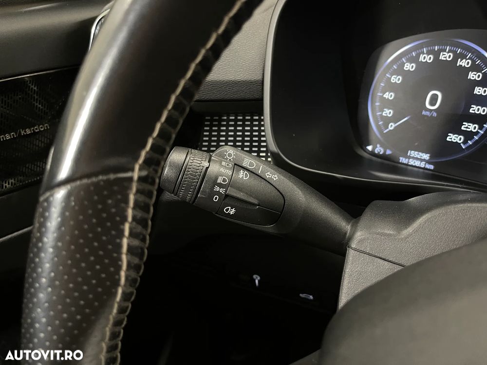 Volvo XC 40 B4 AT8 AWD Mild Hybrid R-Design - 26