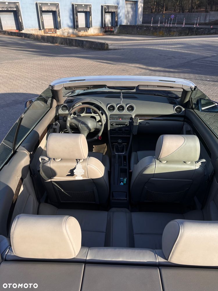 Audi A4 Cabrio 2.4 - 8