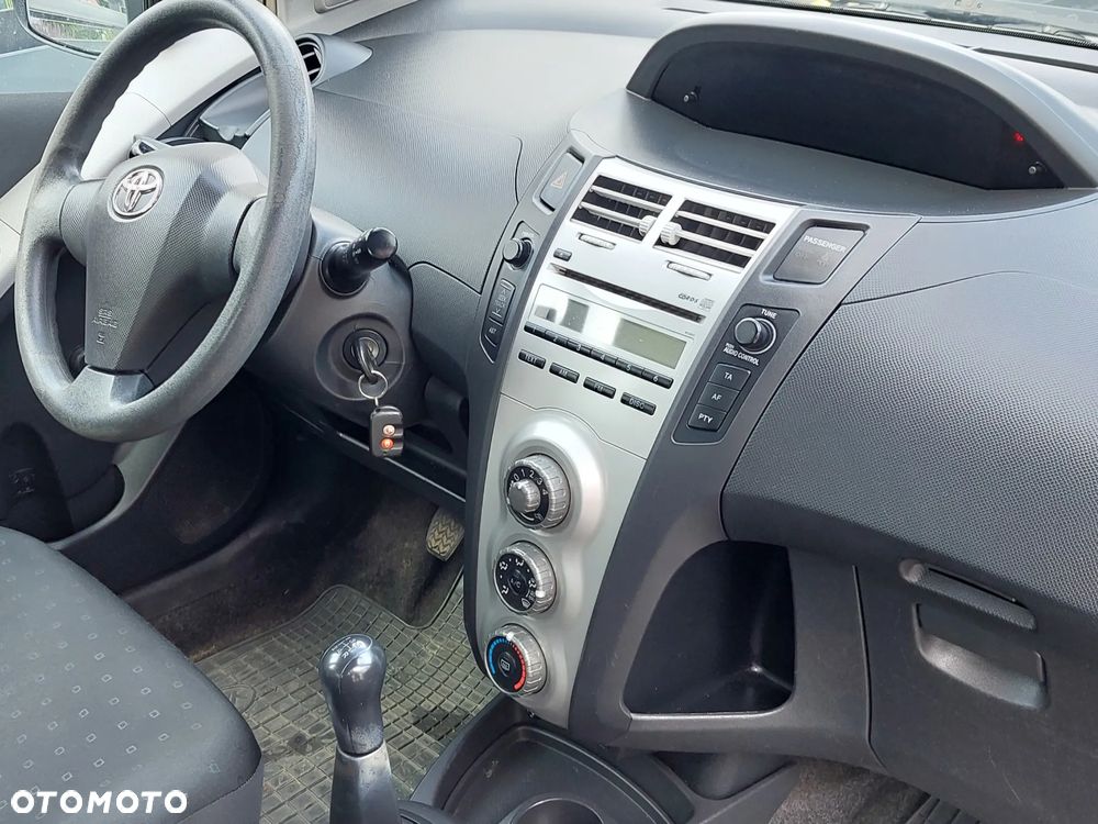 Toyota Yaris 1.0 Terra A/C - 8