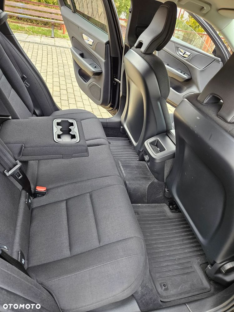 Volvo V60 D4 Momentum Pro - 27