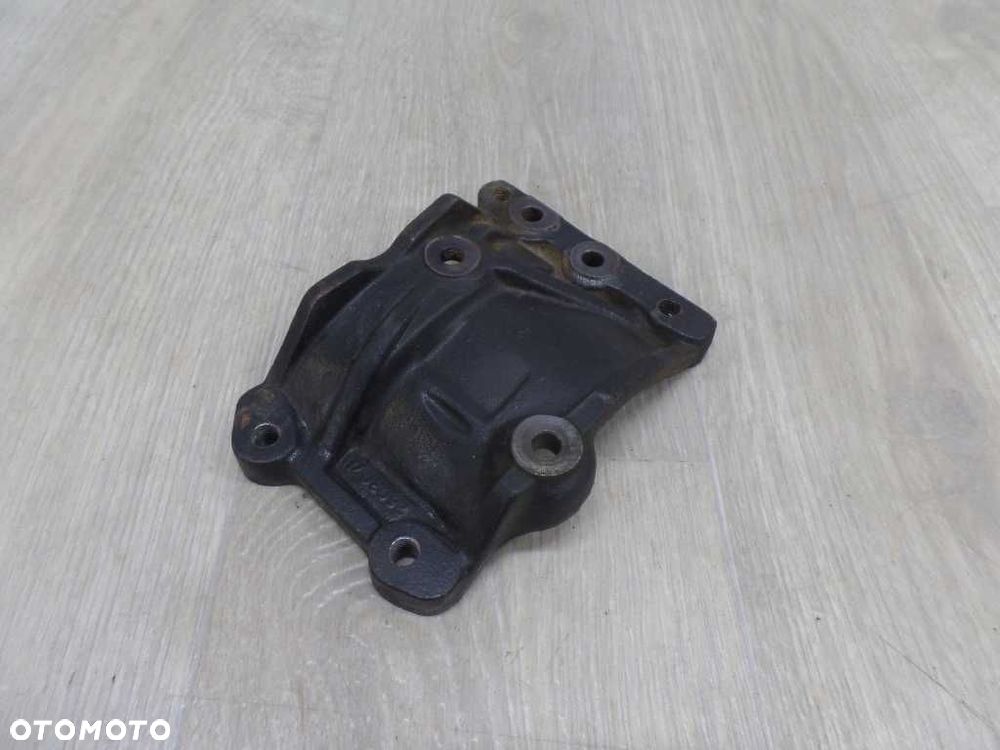 ISUZU D-MAX 2.5 4J 06-12 LAPA WSPORNIK MOCOWANIE UCHWYT SPREZARKI - 2
