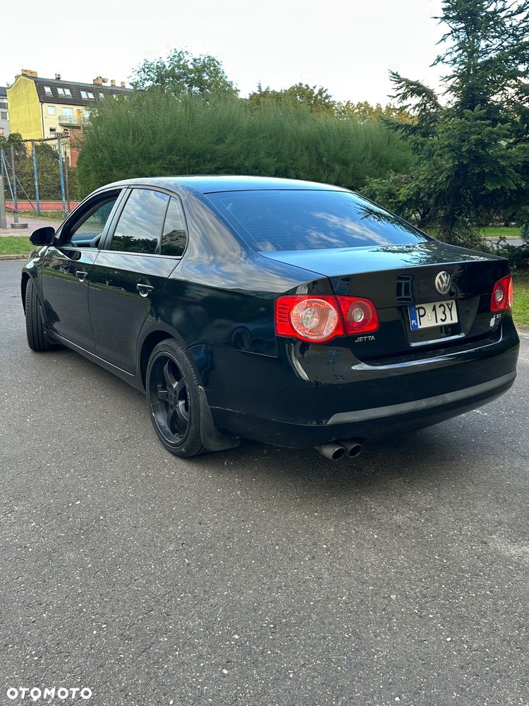 Volkswagen Jetta - 2