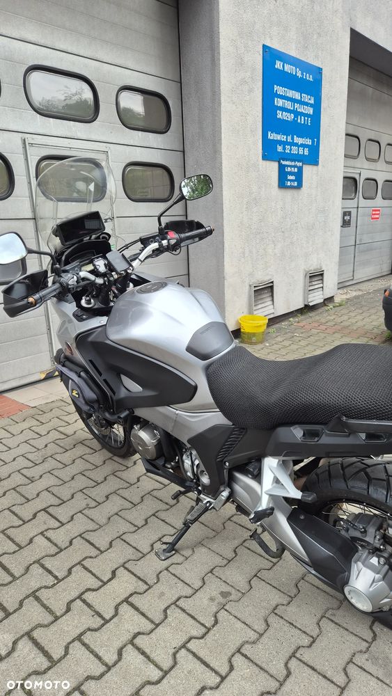 Honda VFR - 13