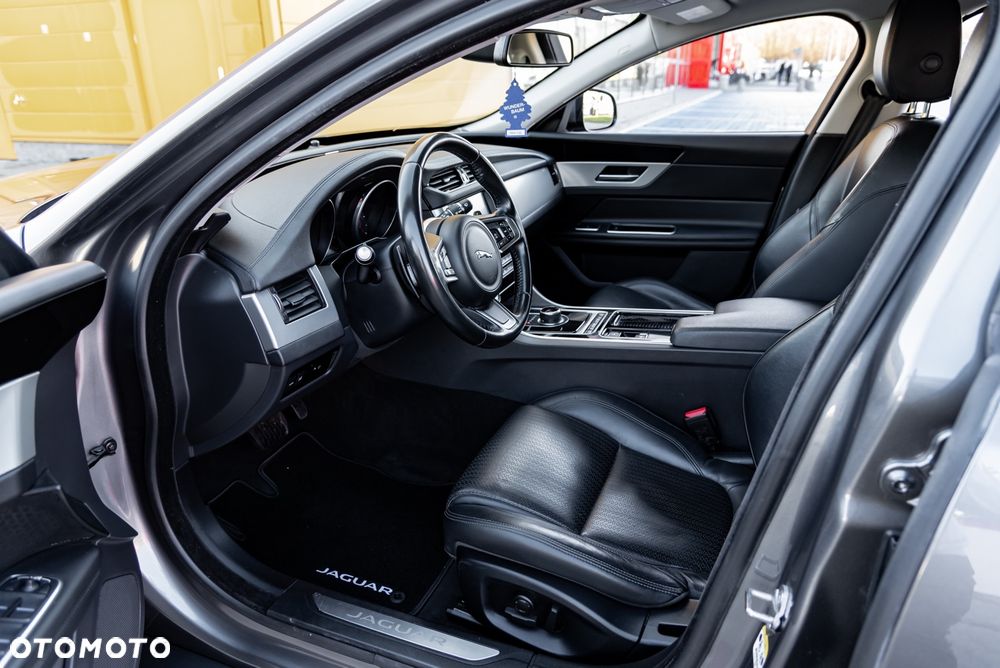 Jaguar XF 30d S - 19