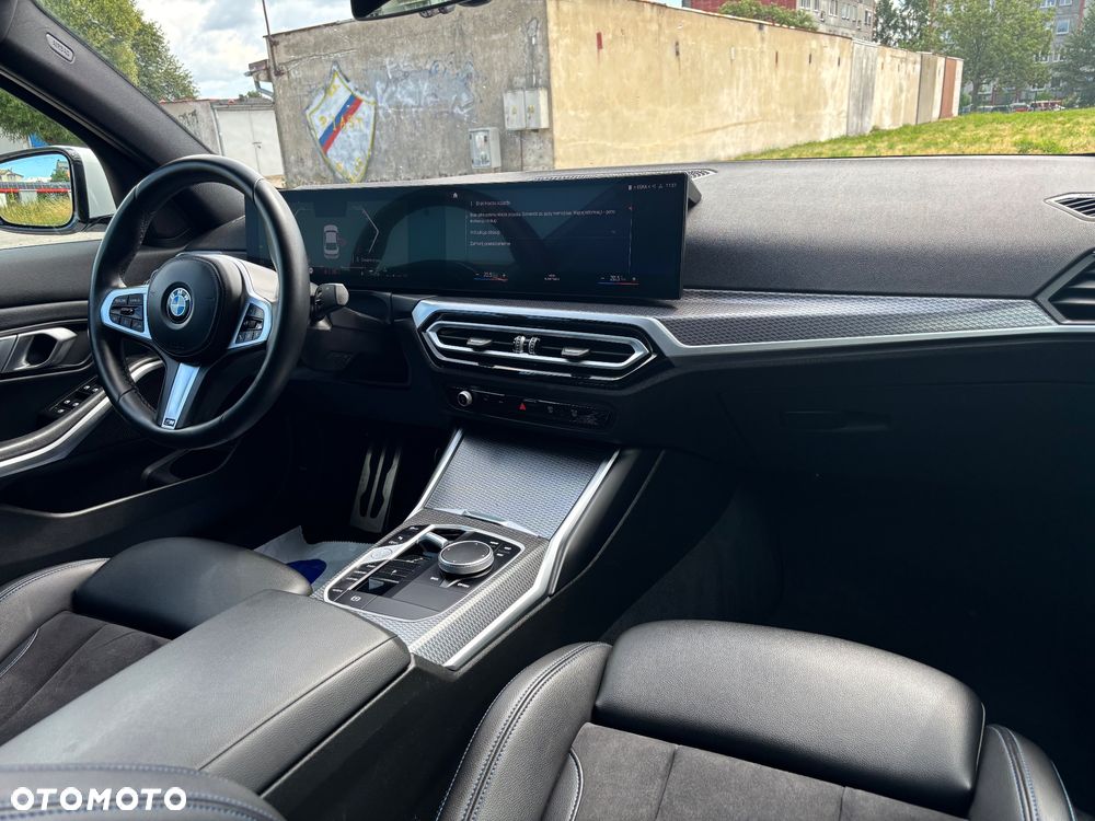 BMW Seria 3 320i xDrive M Sport - 38