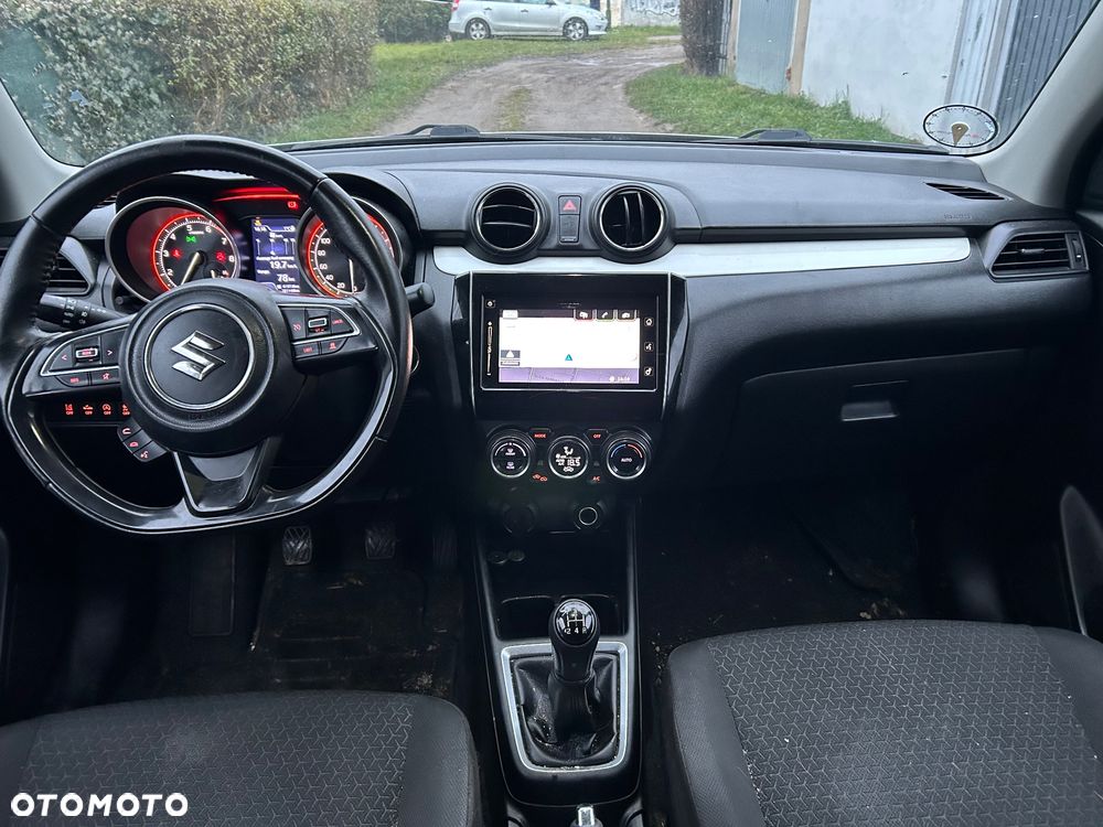 Suzuki Swift 1.2 Premium Plus - 5