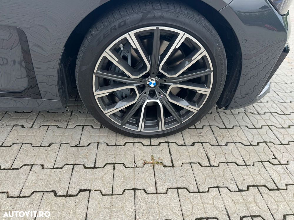 BMW Seria 7 745e - 34