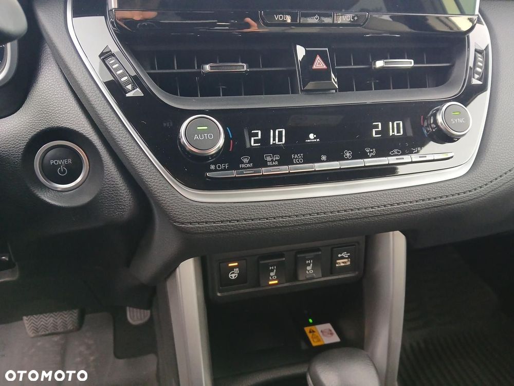 Toyota Corolla Cross 2.0 Hybrid Executive - 32