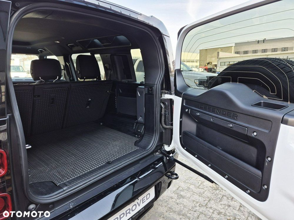 Land Rover Defender - 38