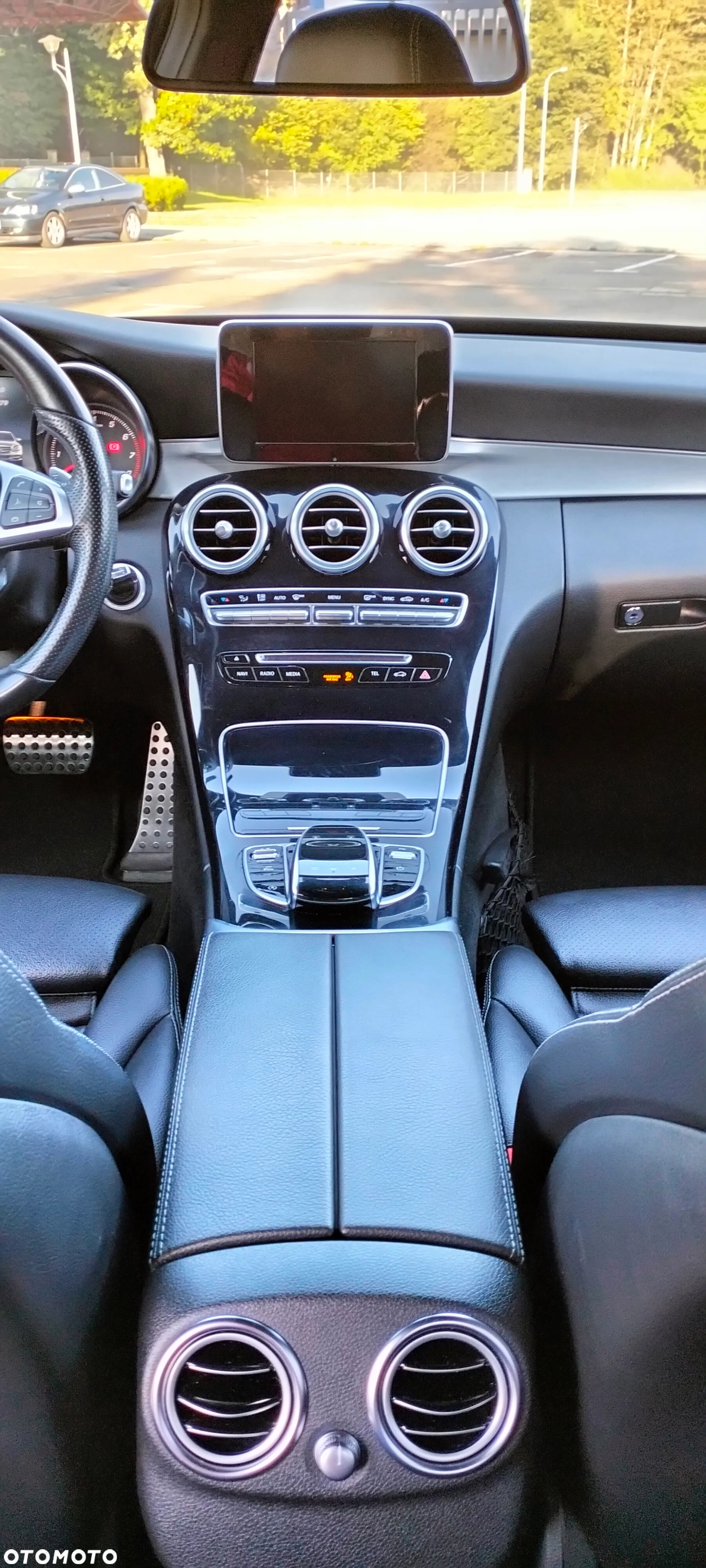 Mercedes-Benz Klasa C 250 9G-TRONIC AMG Line - 18