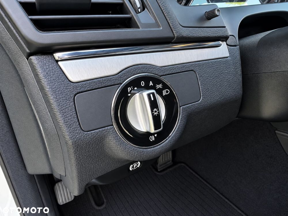 Mercedes-Benz Klasa E 250 CGI BlueEFFICIENCY Automatik Avantgarde - 19