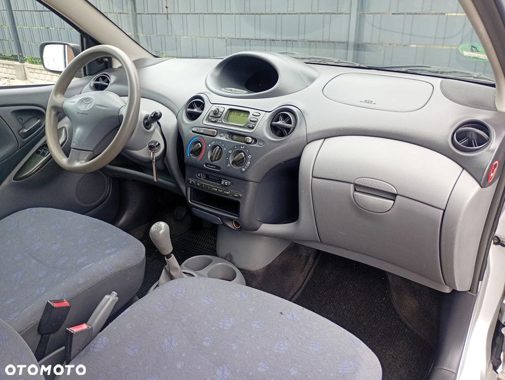 Toyota Yaris - 4