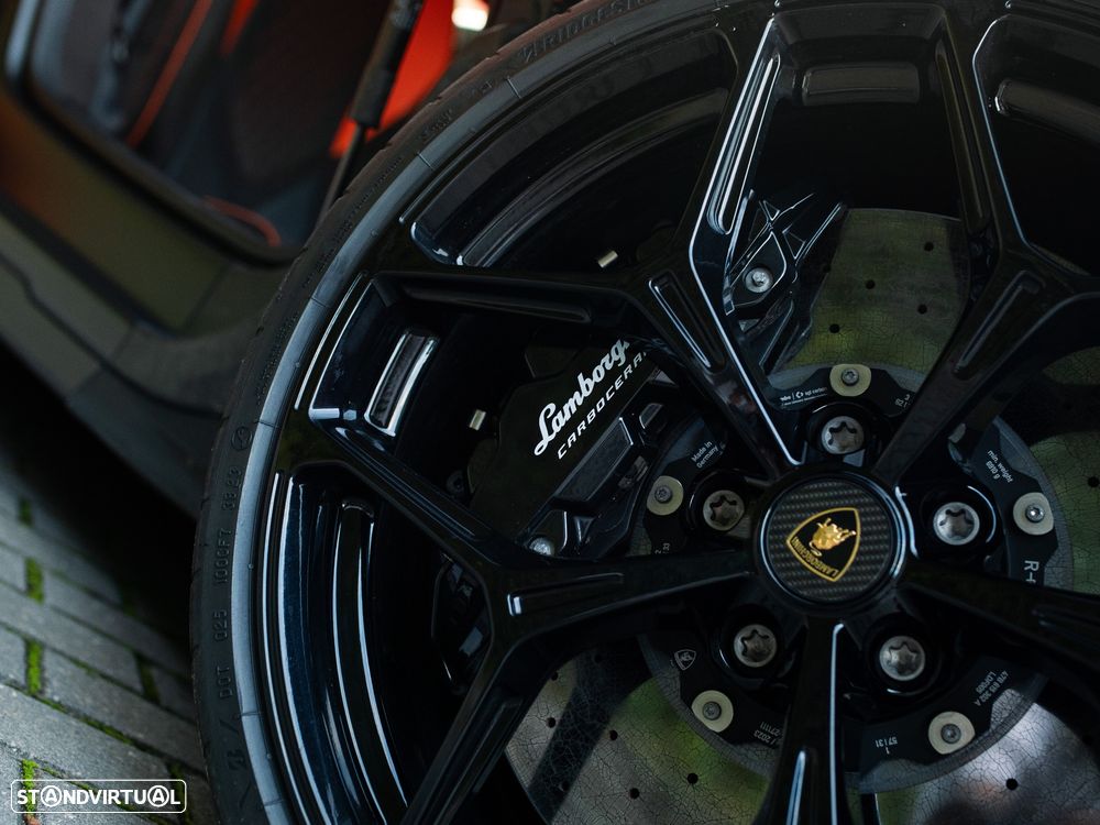 Lamborghini Revuelto Standard - 12