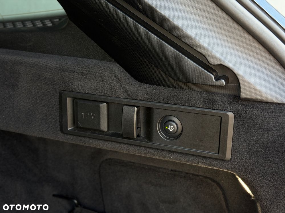 BMW Seria 3 320i Edition M Sport Shadow - 28