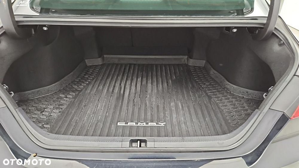 Toyota Camry 2.5 Hybrid Comfort CVT - 24