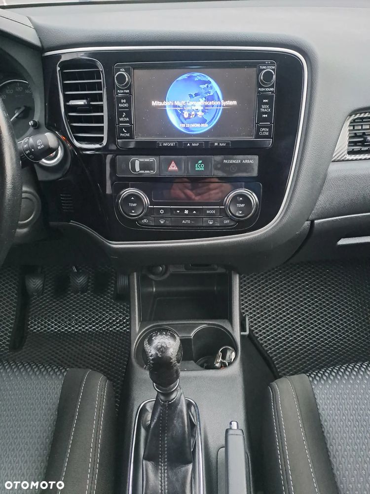 Mitsubishi Outlander 2016