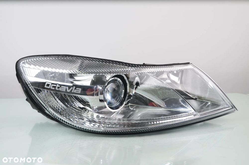 SKODA OCTAVIA II FACELIFT XENON 1Z1941016G z modułami Prawy Przedni Oryginał - 6