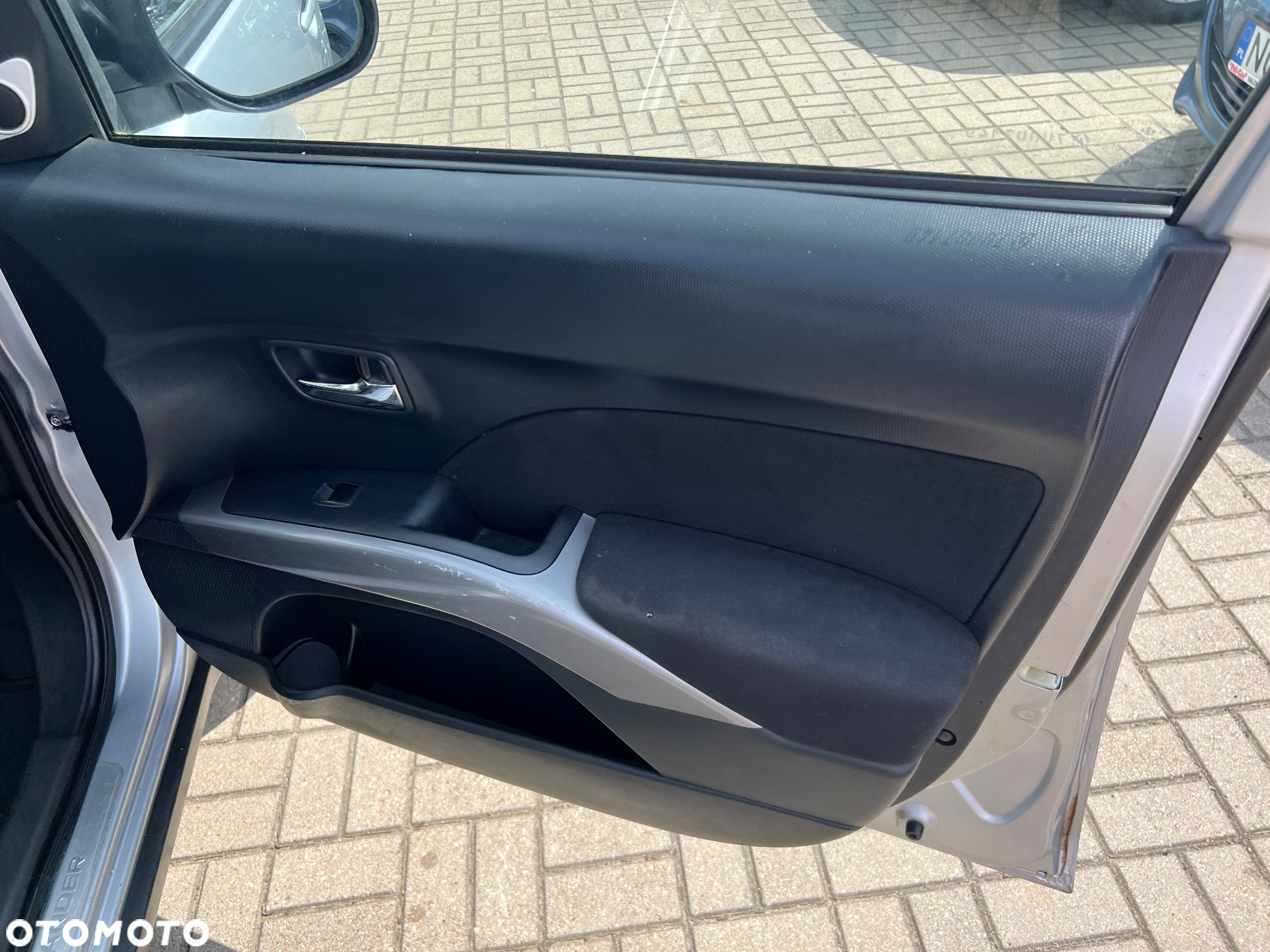 Mitsubishi Outlander 2.0 DI-D 4WD Instyle - 21