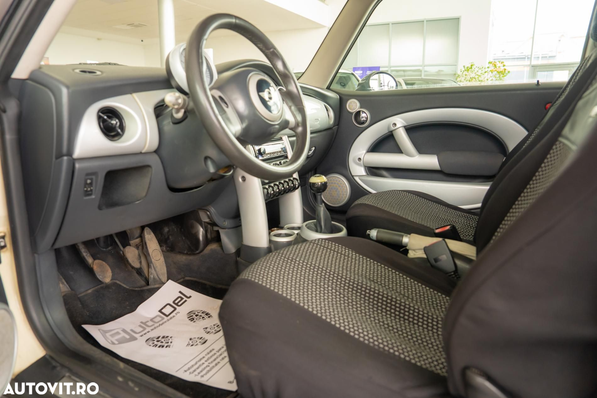 Mini Cooper Standard - 13