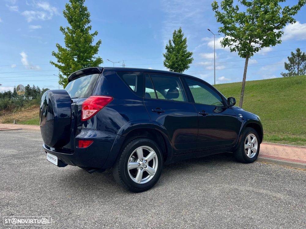 Toyota RAV4 2.2 D-CAT 4x4 Sol - 4