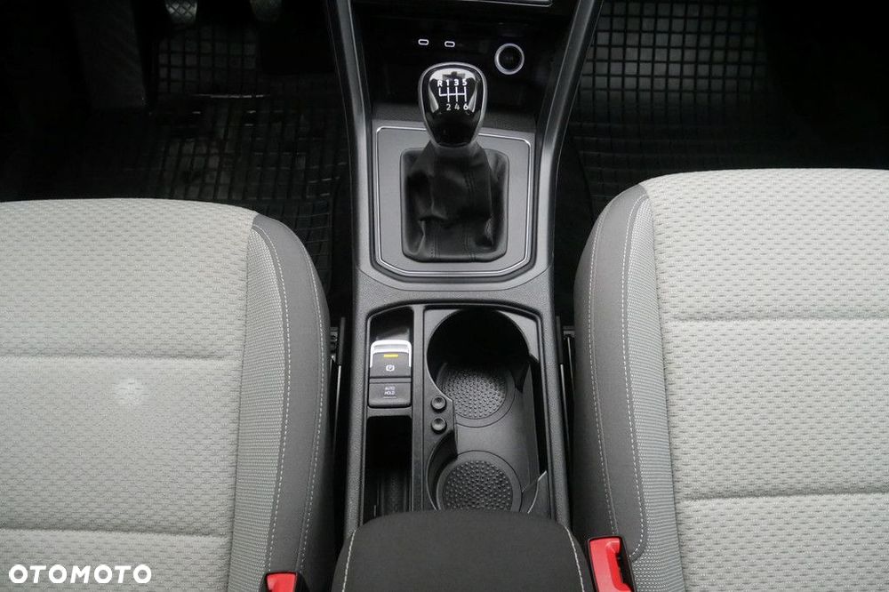 Volkswagen Touran - 11