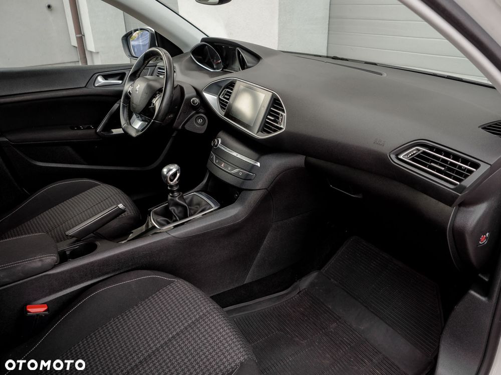 Peugeot 308 BlueHDi 130 Stop & Start Style - 32