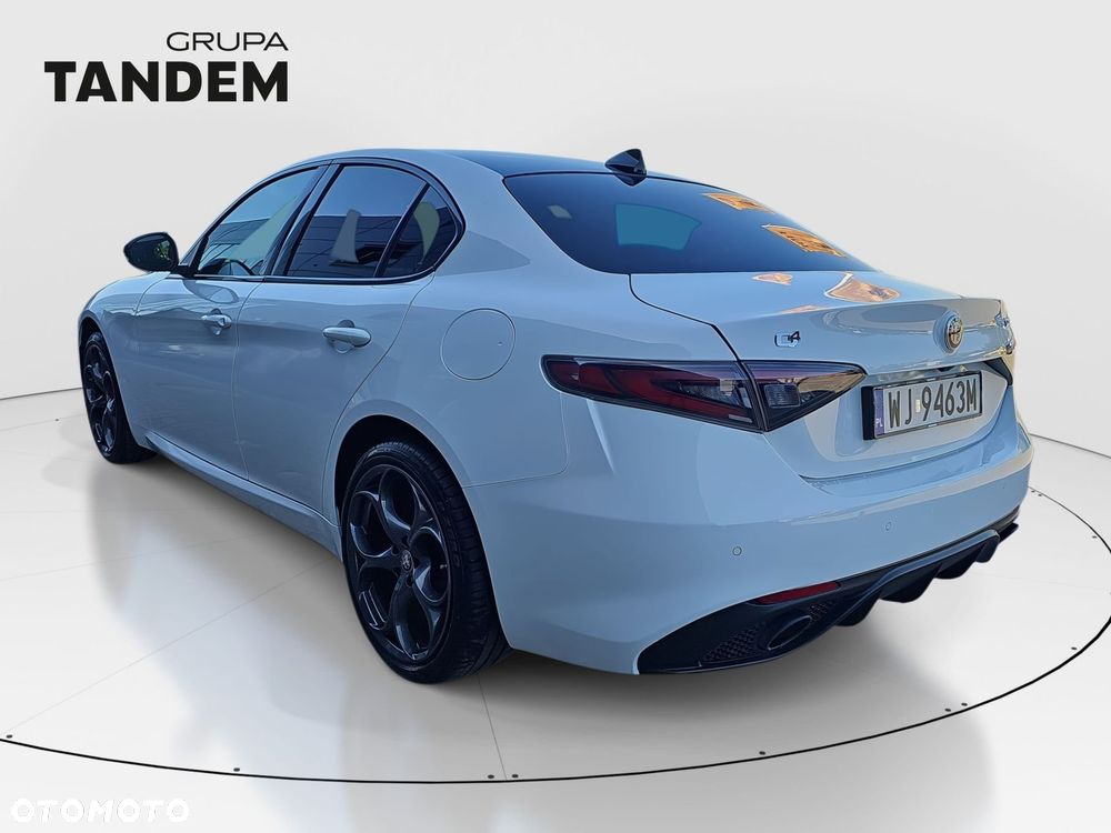 Alfa Romeo Giulia - 8