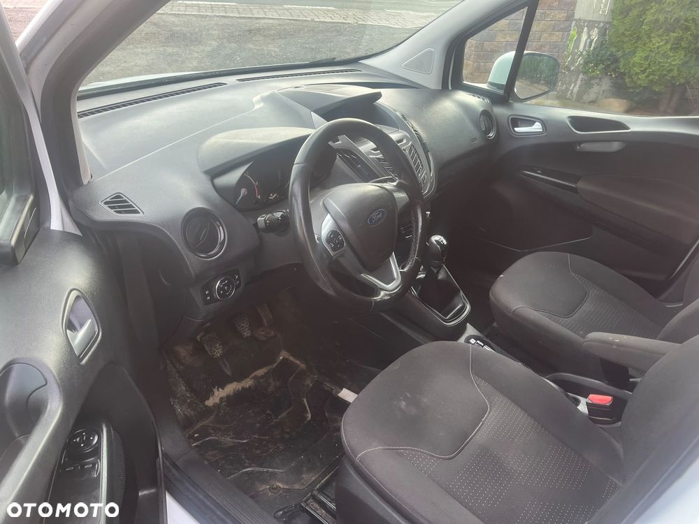 Ford Transit Courier - 18