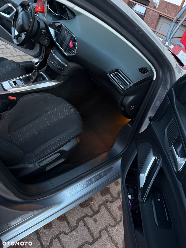 Peugeot 308 1.6 BlueHDi Allure S&S - 12